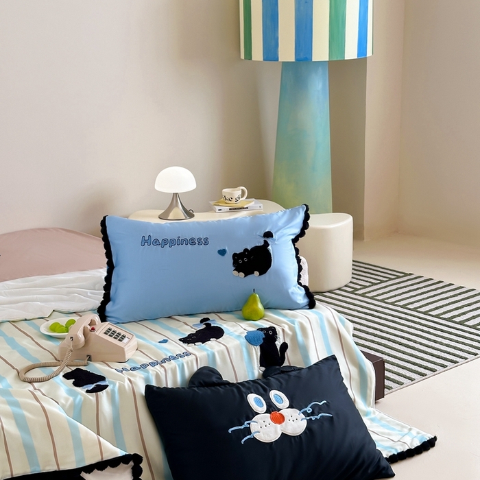 91家纺网 家纺一手货源 找家纺 黛舒家居 2024新款60支兰精天丝数码印花卡通刺绣夏被 黑色猫咪