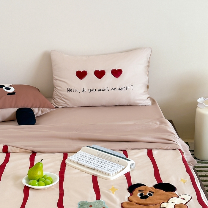 91家纺网 家纺一手货源 找家纺 黛舒家居 2024新款60支兰精天丝数码印花卡通刺绣夏被 面包熊