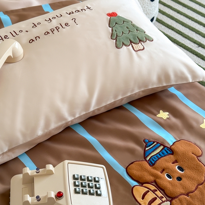 91家纺网 家纺一手货源 找家纺 黛舒家居 2024新款60支兰精天丝数码印花卡通刺绣夏被 小树熊