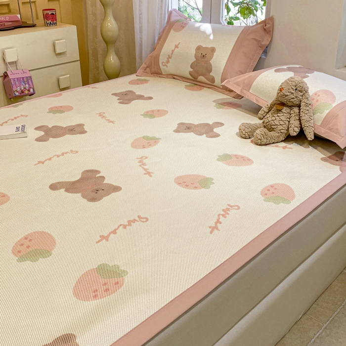 91家纺网 家纺一手货源 找家纺 慕澄2024新款A类时尚印花刺绣冰藤凉席 床席款-草莓熊