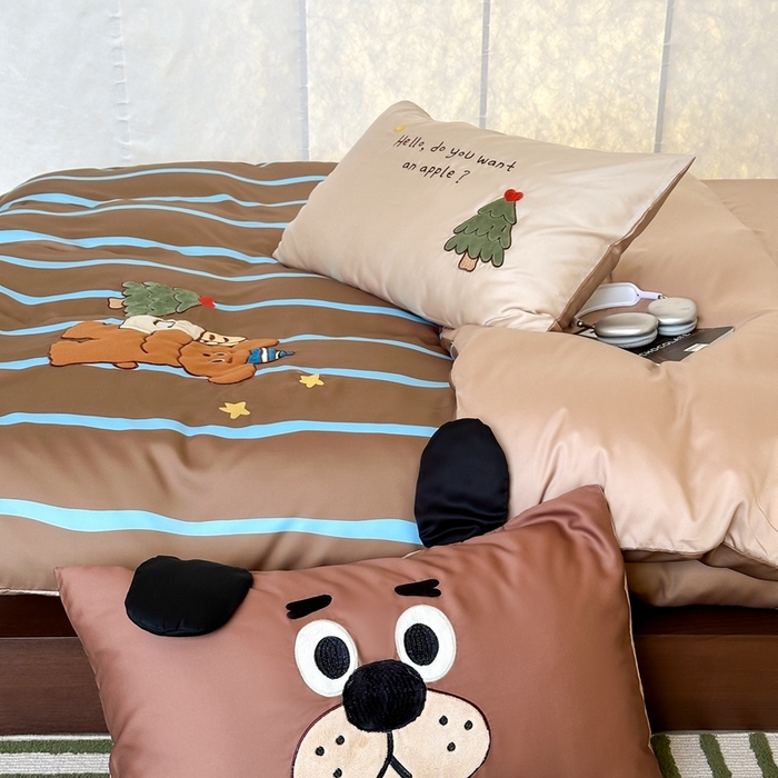 91家纺网 家纺一手货源 找家纺 黛舒家居 2024新款60支兰精天丝数码印花卡通刺绣四件套 小树熊