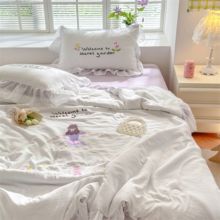 91家纺网 家纺一手货源 找家纺 （总）花伞 2024新款甜梦少女刺绣雪纺加宽花边夏被四件套（加v提供买家秀）
