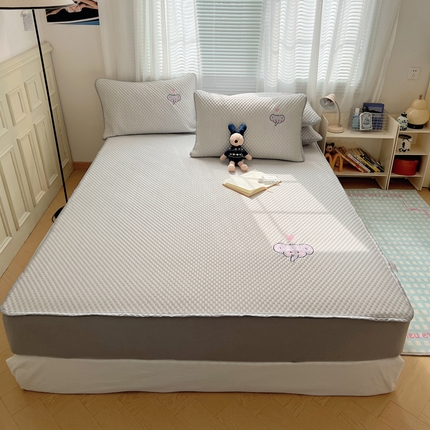 91家纺网 家纺一手货源 找家纺 （总）红嘴企鹅 2025新款凉豆豆绣花床笠凉席