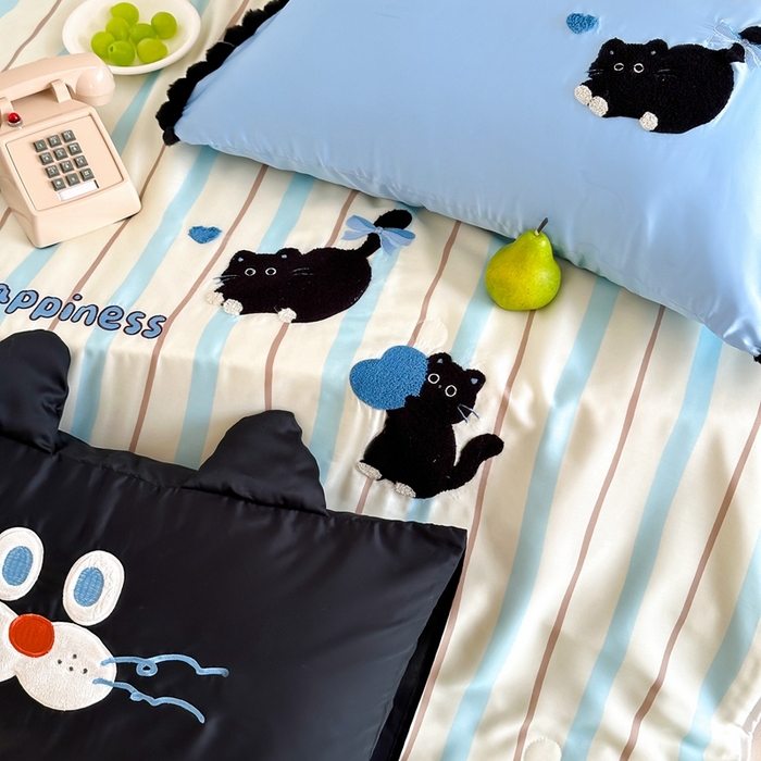 91家纺网 家纺一手货源 找家纺 黛舒家居 2024新款60支兰精天丝数码印花卡通刺绣夏被 黑色猫咪