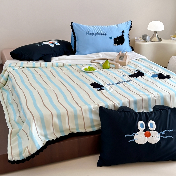 91家纺网 家纺一手货源 找家纺 黛舒家居 2024新款60支兰精天丝数码印花卡通刺绣夏被 黑色猫咪