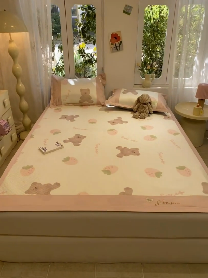 91家纺网 家纺一手货源 找家纺 慕澄2024新款A类时尚印花刺绣冰藤凉席 床席款-草莓熊