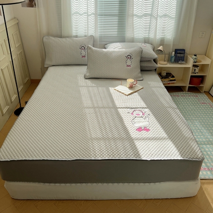 91家纺网 家纺一手货源 找家纺 红嘴企鹅 2025新款凉豆豆床笠凉席 音乐鸭-灰