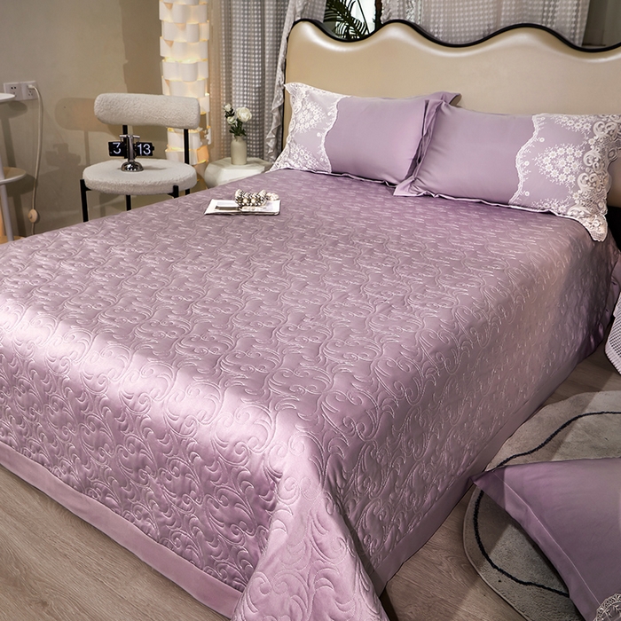 91家纺网 家纺一手货源 找家纺 罗艺轩 2024新款贡缎夹棉床盖--三件套（控价110元起） 简爱-华丽紫