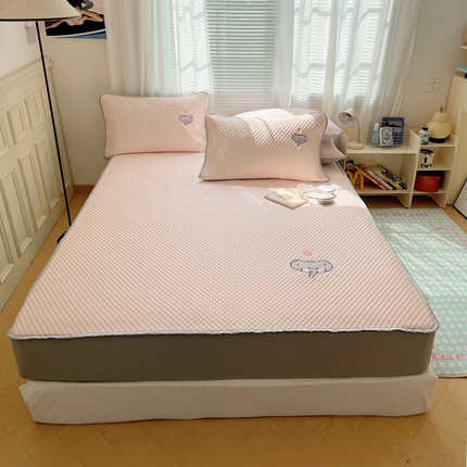 91家纺网 家纺一手货源 找家纺 红嘴企鹅 2025新款凉豆豆床笠凉席 爱心小象-粉