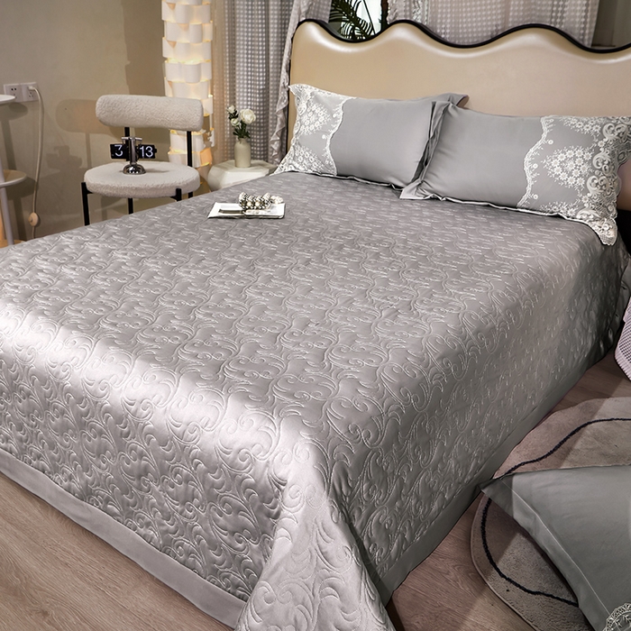 91家纺网 家纺一手货源 找家纺 罗艺轩 2024新款贡缎夹棉床盖--三件套（控价110元起） 简爱-星河银