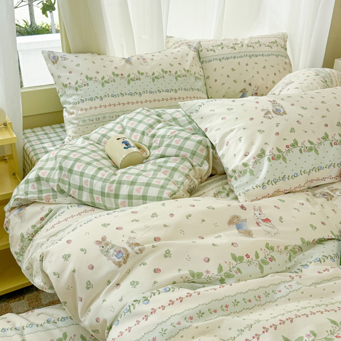 91家纺网 家纺一手货源 找家纺 呗旺鹿 2024新款小清新13372全棉四件套纯棉四件套学生三件套 草莓兔