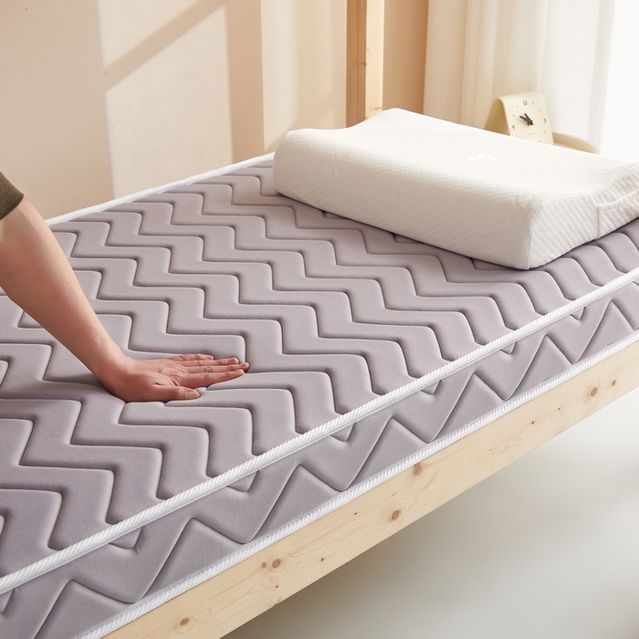 91家纺网 家纺一手货源 找家纺 祁恋婷 2024新款牛奶丝乳胶加记忆棉加棕-学生床垫【床垫遮盖物】 曲线-灰 棕垫款