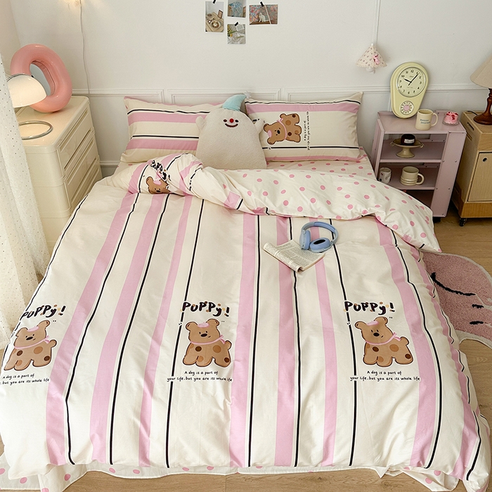 91家纺网 家纺一手货源 找家纺 昔可 2024新款全棉多巴胺卡通轻柔四件套系列 粉竖条小棕狗