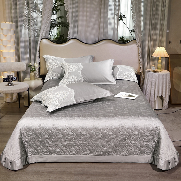 91家纺网 家纺一手货源 找家纺 罗艺轩 2024新款贡缎夹棉床盖--三件套（控价110元起） 简爱-星河银