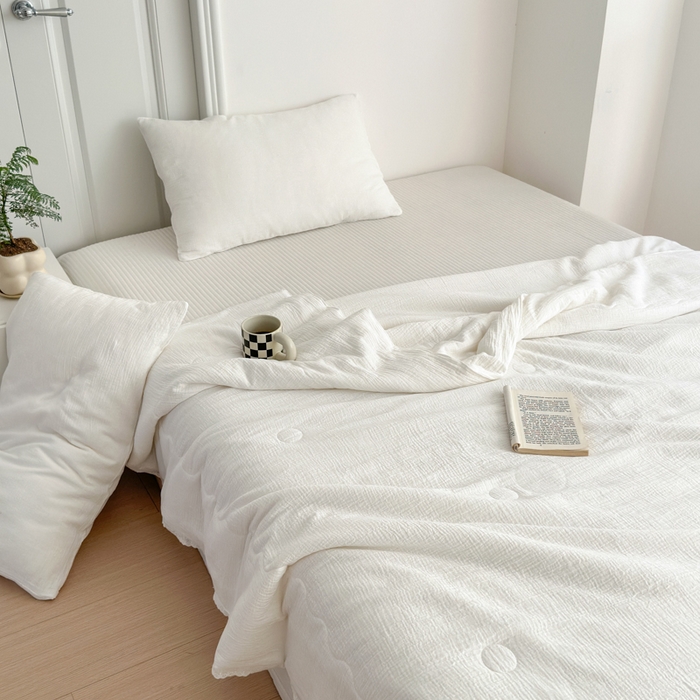 91家纺网 家纺一手货源 找家纺 山舍家居 2024新款全棉皱皱纱夏被四件套 白色