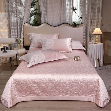 91家纺网 家纺一手货源 找家纺 罗艺轩 2024新款贡缎夹棉床盖--三件套（控价110元起） 简爱-温莎粉