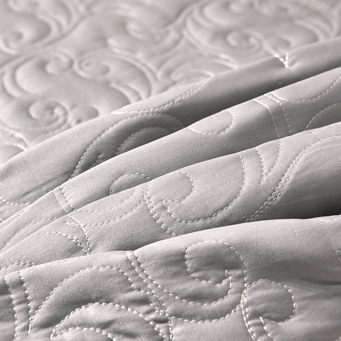 91家纺网 家纺一手货源 找家纺 罗艺轩 2024新款贡缎夹棉床盖--四件套（控价249元起） 简爱-星河银