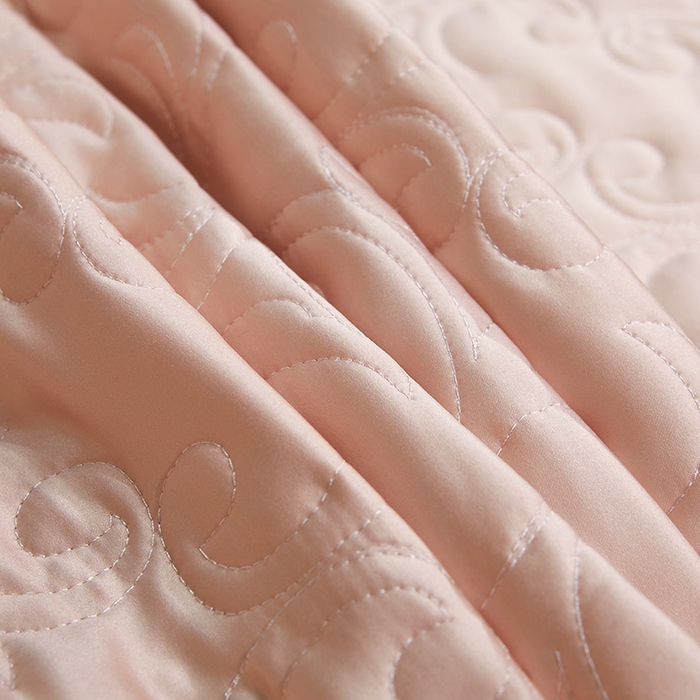 91家纺网 家纺一手货源 找家纺 （总）罗艺轩 2024新款贡缎夹棉床盖--三件套（控价110元起）