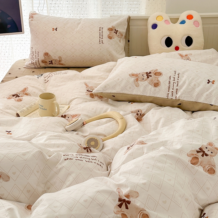 91家纺网 家纺一手货源 找家纺 昔可 2024新款全棉多巴胺卡通轻柔四件套系列 萌萌棕兔