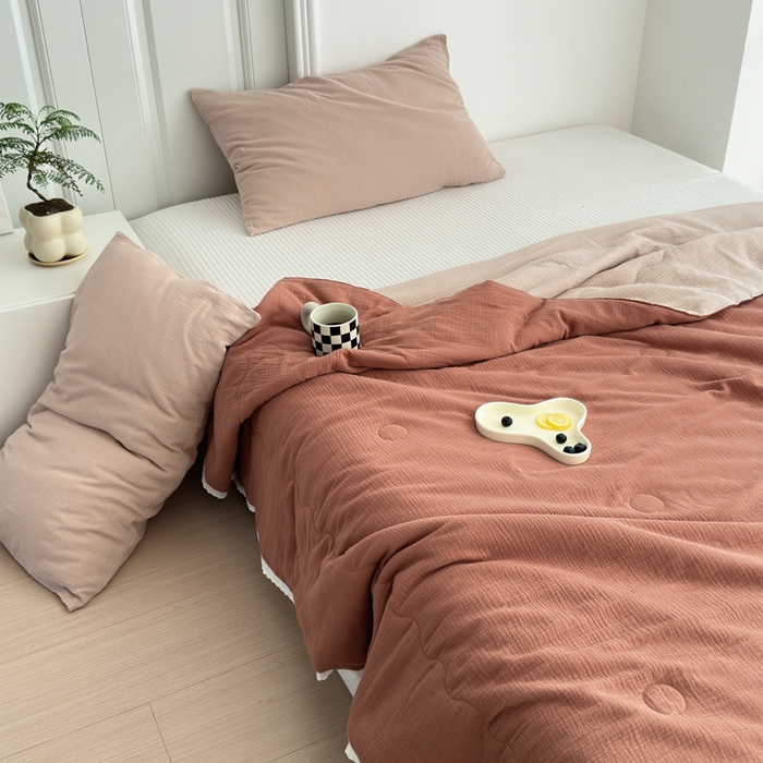 91家纺网 家纺一手货源 找家纺 山舍家居 2024新款全棉皱皱纱夏被四件套 摩卡