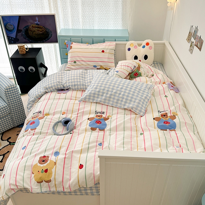 91家纺网 家纺一手货源 找家纺 昔可 2024新款全棉多巴胺卡通轻柔四件套系列 彩条憨憨熊