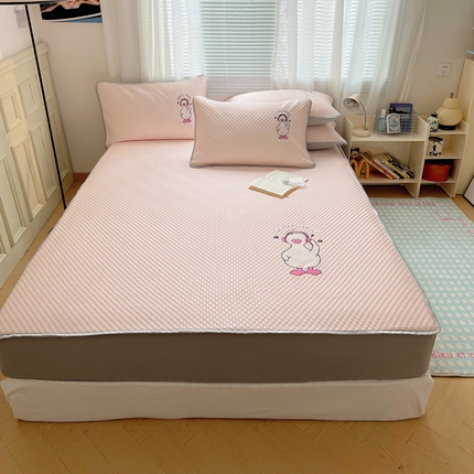 91家纺网 家纺一手货源 找家纺 红嘴企鹅 2025新款凉豆豆床笠凉席 音乐鸭-粉