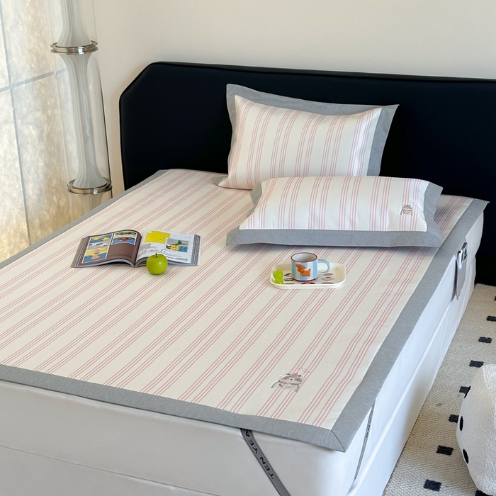 91家纺网 家纺一手货源 找家纺 时年家纺 2024新款条纹刺绣冰丝凉席--床席款 床席款-礼物喵