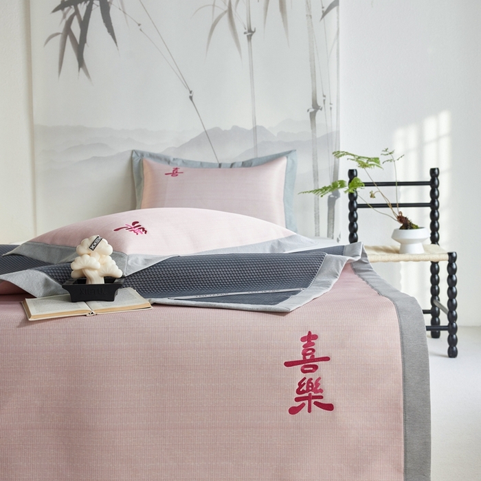 91家纺网 家纺一手货源 找家纺 时年家纺 2024新款喜乐刺绣冰藤席 喜乐粉