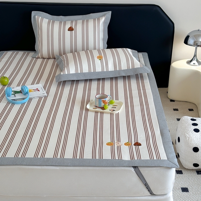 91家纺网 家纺一手货源 找家纺 时年家纺 2024新款条纹刺绣冰丝凉席--床席款 床席款-好事花生