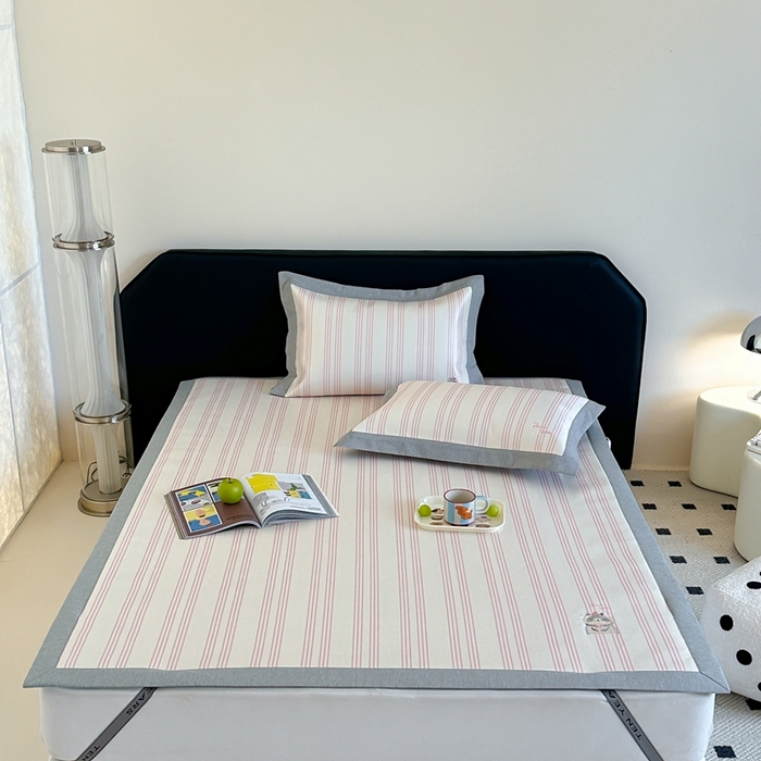 91家纺网 家纺一手货源 找家纺 时年家纺 2024新款条纹刺绣冰丝凉席--床席款 床席款-礼物喵