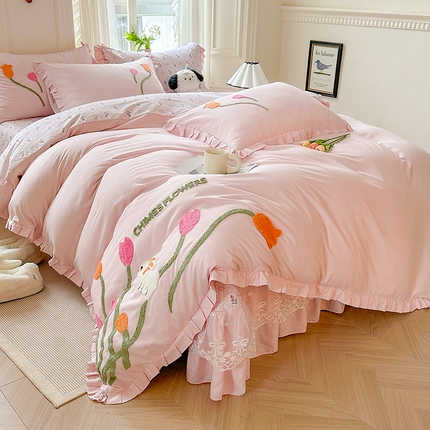 91家纺网 家纺一手货源 找家纺 （总）金绣美居  2025新款全棉小清新韩版印花+绣花双面可用床盖四件套-花丛兔