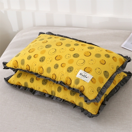 91家纺网 家纺一手货源 找家纺 梦叶草 2024新款枕芯全棉砂洗田园风系列荷叶边35×55cm全荞麦枕头 田园风黄色笑脸