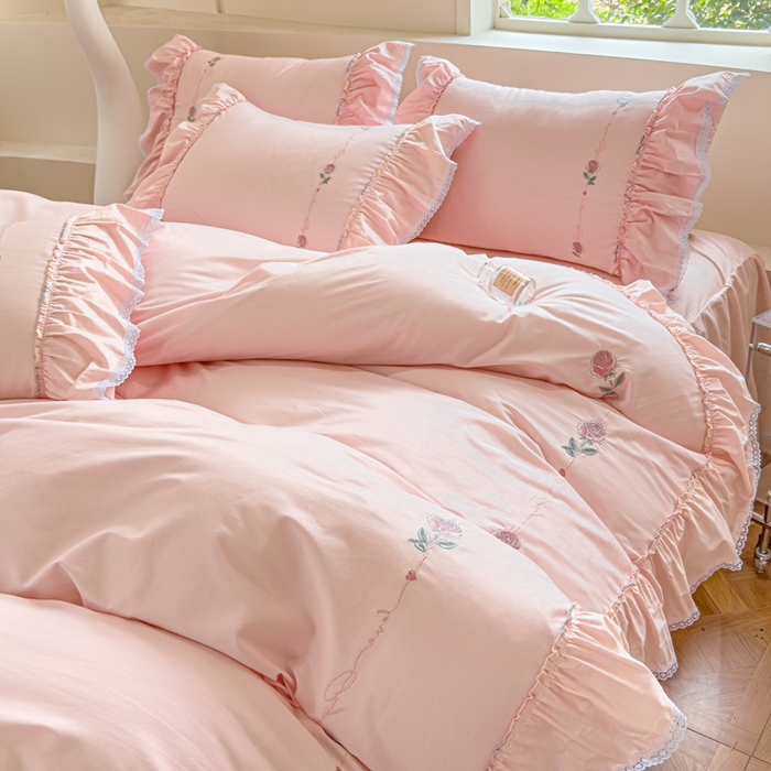 91家纺网 家纺一手货源 找家纺 亲亲公主 2025新款亲肤舒适全棉绣花公主风四件套-彩色玫瑰（实拍图） 彩色玫瑰-粉