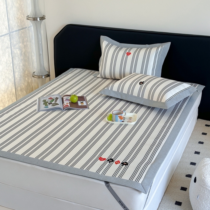 91家纺网 家纺一手货源 找家纺 （总）时年家纺 2024新款条纹刺绣冰丝凉席--床席款