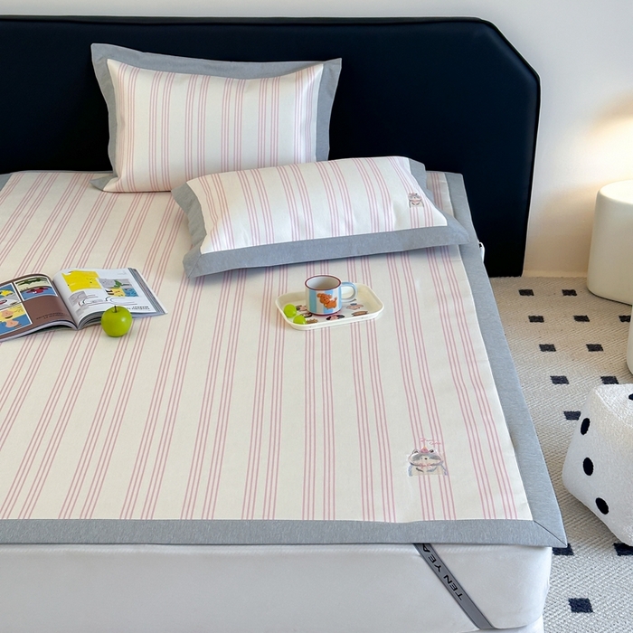 91家纺网 家纺一手货源 找家纺 时年家纺 2024新款条纹刺绣冰丝凉席--床席款 床席款-礼物喵