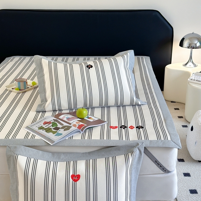 91家纺网 家纺一手货源 找家纺 （总）时年家纺 2024新款条纹刺绣冰丝凉席--床席款