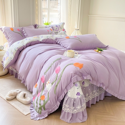 91家纺网 家纺一手货源 找家纺 （总）金绣美居  2025新款全棉小清新韩版印花+绣花双面可用床盖四件套-花丛兔