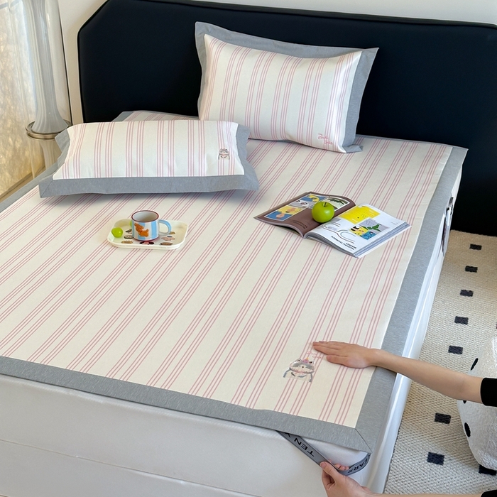 91家纺网 家纺一手货源 找家纺 时年家纺 2024新款条纹刺绣冰丝凉席--床席款 床席款-礼物喵