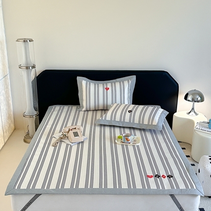 91家纺网 家纺一手货源 找家纺 （总）时年家纺 2024新款条纹刺绣冰丝凉席--床席款