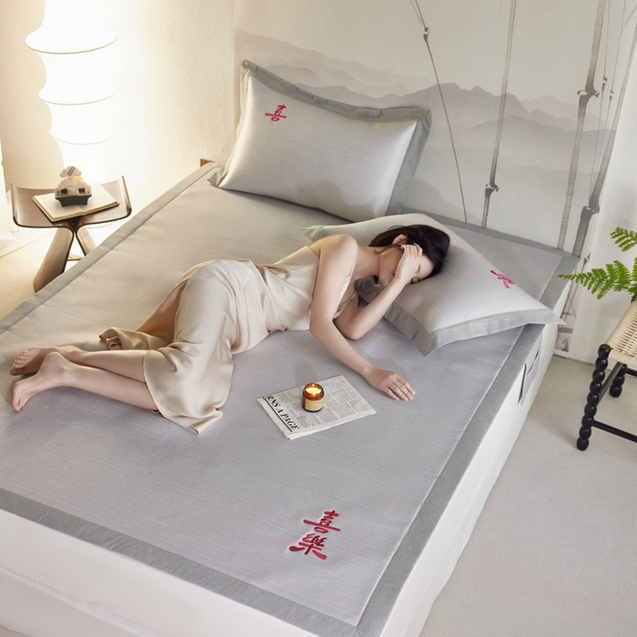 91家纺网 家纺一手货源 找家纺 时年家纺 2024新款喜乐刺绣冰藤席 喜乐灰