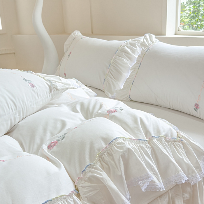 91家纺网 家纺一手货源 找家纺 亲亲公主 2025新款亲肤舒适全棉绣花公主风四件套-彩色玫瑰（实拍图） 彩色玫瑰-白