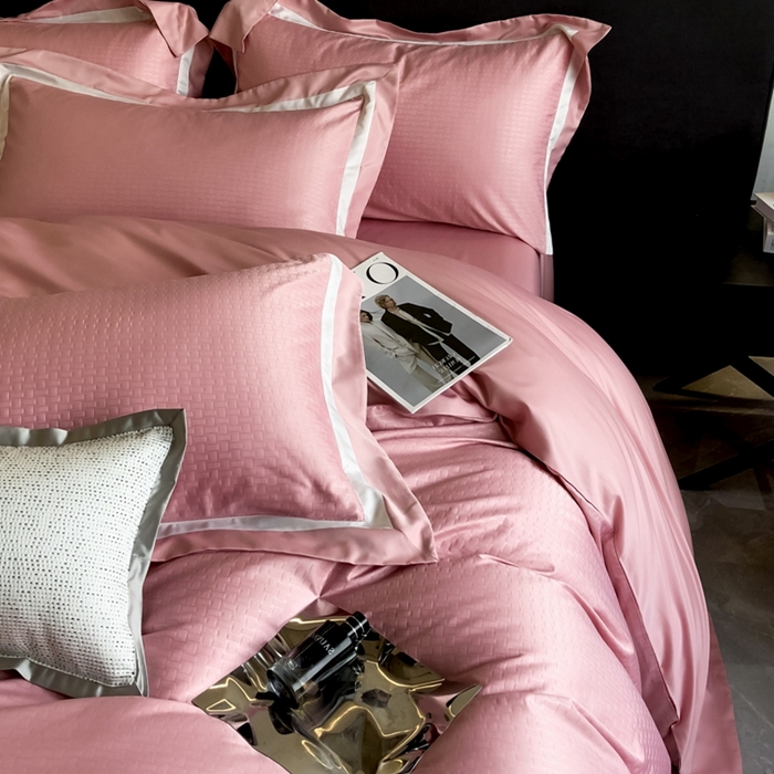 91家纺网 家纺一手货源 找家纺 遇见家居生活馆 2024新款贡缎压花水洗真丝四件套 宝利格-豆沙