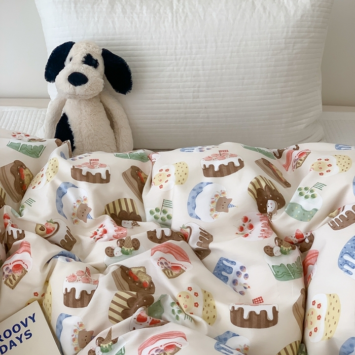 91家纺网 家纺一手货源 找家纺 窝米 2024新款韩国设计师卡通手绘单品被套系列 蛋糕慕斯