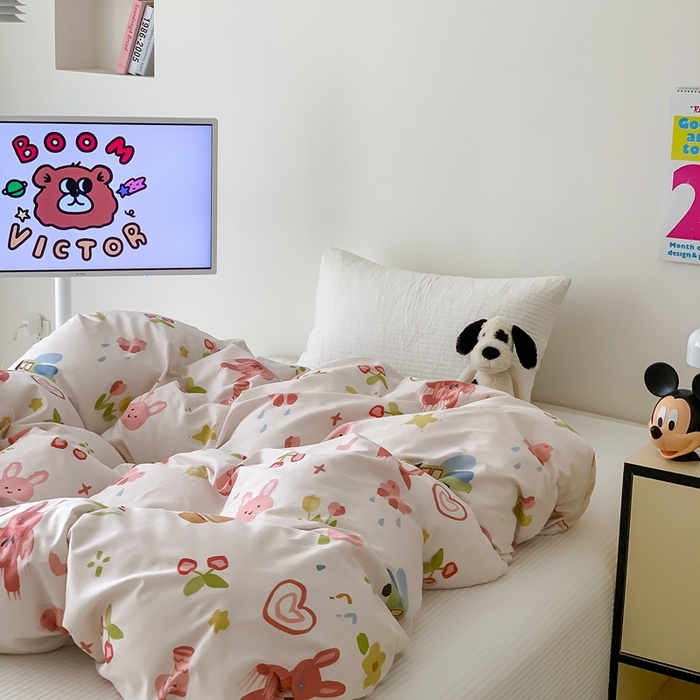 91家纺网 家纺一手货源 找家纺 窝米 2024新款韩国设计师卡通手绘单品被套系列 兔斯汉堡