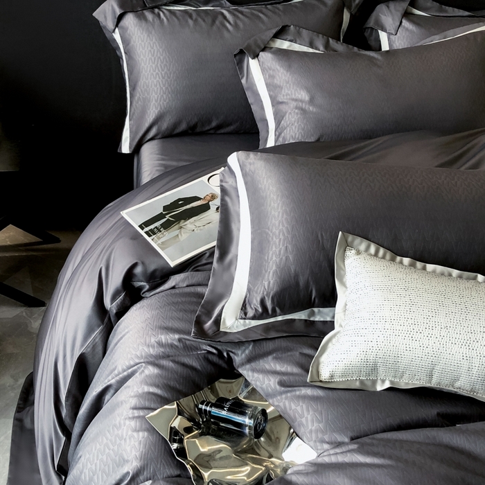 91家纺网 家纺一手货源 找家纺 遇见家居生活馆 2024新款贡缎压花水洗真丝四件套 雅典+深灰