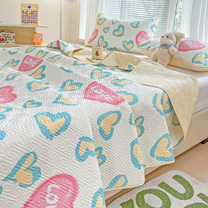 91家纺网 家纺一手货源 找家纺 羽爱家纺 2025新款A类双面全棉印花床盖套件 心情