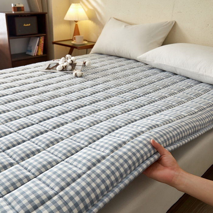 91家纺网 家纺一手货源 找家纺 祁恋婷家居 2024新款全棉水洗棉棉花床褥床垫【床垫遮盖物】系列-成人款 蓝小格