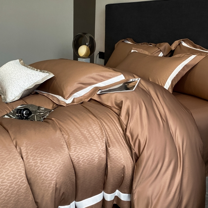 91家纺网 家纺一手货源 找家纺 遇见家居生活馆 2024新款贡缎压花水洗真丝四件套 雅典-咖啡