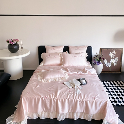 91家纺网 家纺一手货源 找家纺 曼布缇 2025新款100S兰精天丝蚕丝棉夏被四件套-艾丽莎 艾丽莎-甜杏粉