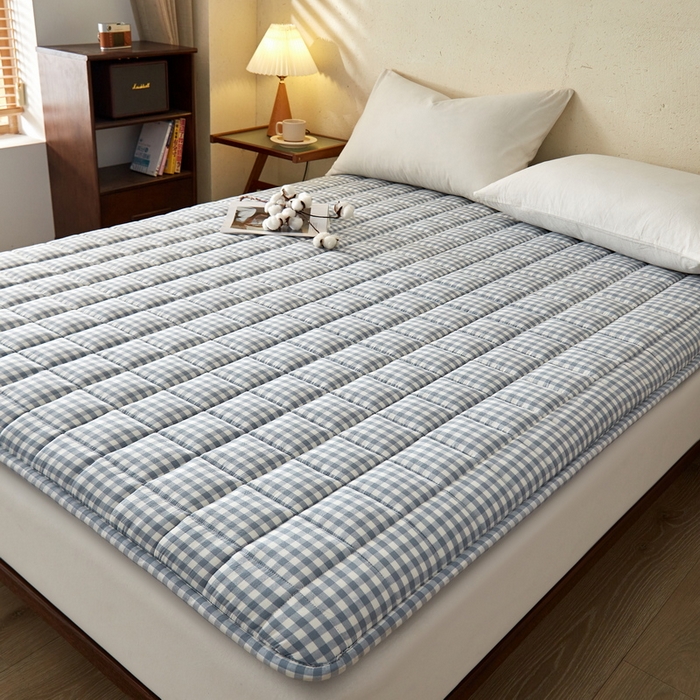 91家纺网 家纺一手货源 找家纺 祁恋婷家居 2024新款全棉水洗棉棉花床褥床垫【床垫遮盖物】系列-成人款 蓝小格